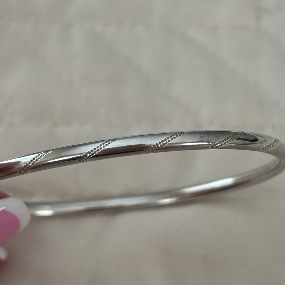 Elegant Sterling Silver Bangle Bracelet - Picture 4 of 6